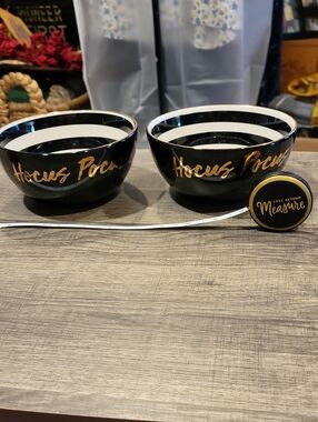 Hocus Pocus 2 Halloween/ Witches Soup/ Cereal Bowls,Like New